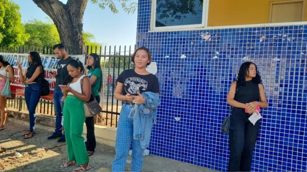 Vendedora Ilana Nelly Pereira Souza pretende vaga para direito.(Imagem:L&iacute;via Ferreira/g1 Piau&iacute;)