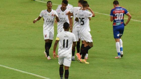 Athletico-PR abre o Campeonato Brasileiro com vitória sobre o Fortaleza