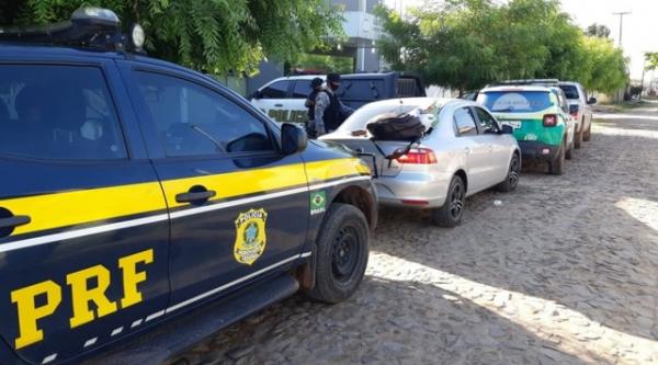 Jovem e mulher suspeita de integrar facção são presos por duplo homicídio em Piripiri