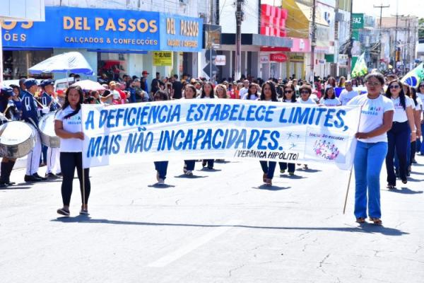 Desfile C&iacute;vico marca as comemora&ccedil;&otilde;es pela Independ&ecirc;ncia do Brasil em Floriano.(Imagem:Secom)