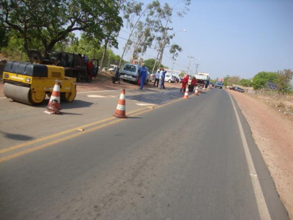 Trabalho de recupera&ccedil;&atilde;o da BR 343 - Floriano a Jerumenha - Nas proximidade do Campus da UFPI de Floriano(Imagem:Amarelinho)