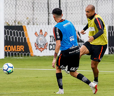 Preocupado com a Copa do Brasil, Corinthians encara o América-MG