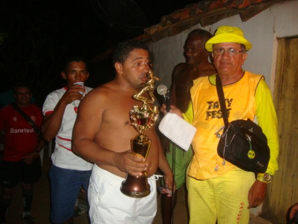 Entrega de pr&ecirc;mios na comunidade Caldeir&atilde;o(Imagem:reda&ccedil;&atilde;o)