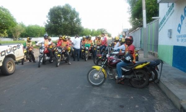 Mototaxistas de Floriano fazem manifesta&ccedil;&atilde;o contra a viol&ecirc;ncia.(Imagem:Jc24horas)
