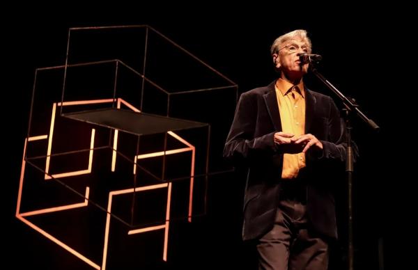 Caetano Veloso testa positivo para Covid-19 e remarca shows no Rio