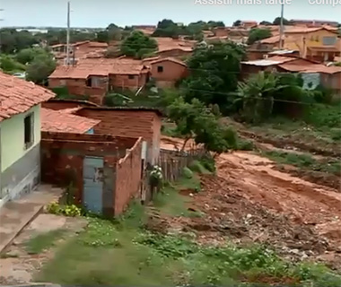 Moradores da Vila da Paz temem desabamento de casas no período chuvoso