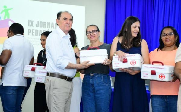 Prefeitura de Floriano entrega kits de primeiros socorros às escolas da rede municipal(Imagem:Secom)