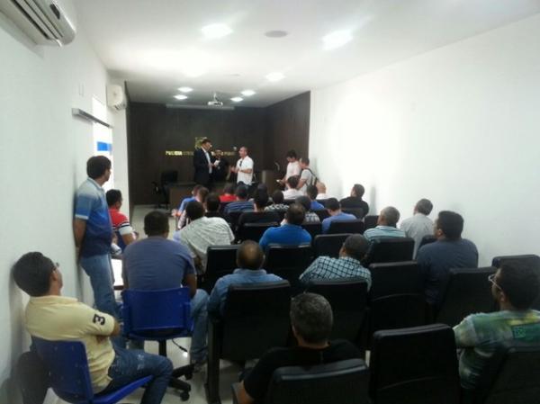 Policiais de delegacias especializadas suspendem prisões e operações no PI
