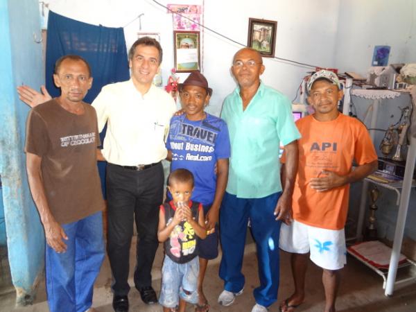 Autoridades políticas participam de almoço na localidade Pequi.(Imagem:FlorianoNews)