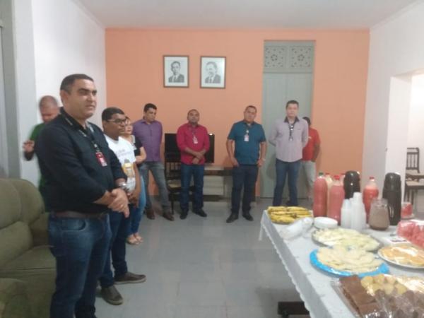  Dia do motorista &eacute; celebrado com homenagens e caf&eacute; da manh&atilde; no Armaz&eacute;m Para&iacute;ba.(Imagem:FlorianoNews)