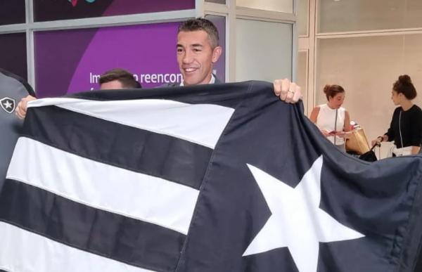 Novo técnico do Botafogo, Bruno Lage desembarca no Rio de Janeiro