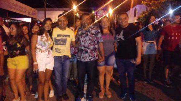 Chicabana arrasta milhares de foli&otilde;es no Carnaval de Floriano.(Imagem:FlorianoNews)