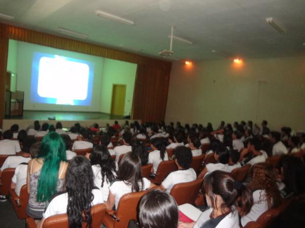Col&eacute;gio Impacto realizou o English Day.(Imagem:FlorianoNews)