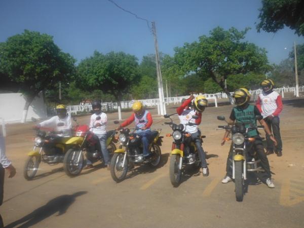 Encerrada capacita&ccedil;&atilde;o para mototaxistas de Floriano.(Imagem:FlorianoNews)
