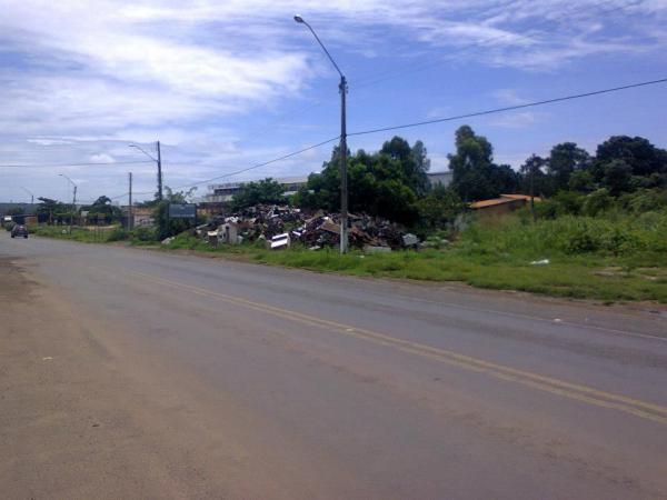 Moradora denuncia situa&ccedil;&atilde;o prec&aacute;ria do bairro Samba&iacute;ba Nova.(Imagem:Maria da Guia Pereira)
