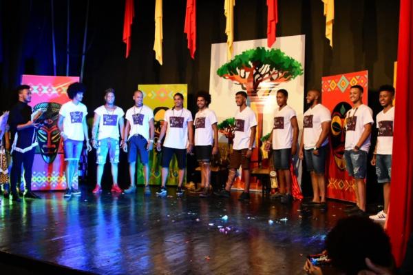 Eleitos Miss e Mister Beleza Negra 2019 em Floriano.(Imagem:Oxem.com)