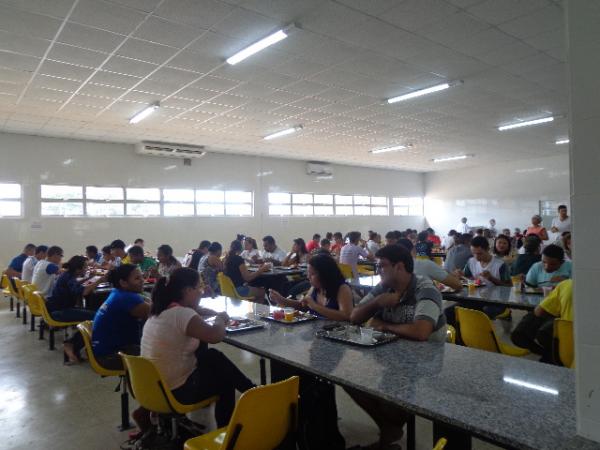 Universidade Federal do Piauí inaugurou restaurante universitário.(Imagem:FlorianoNews)