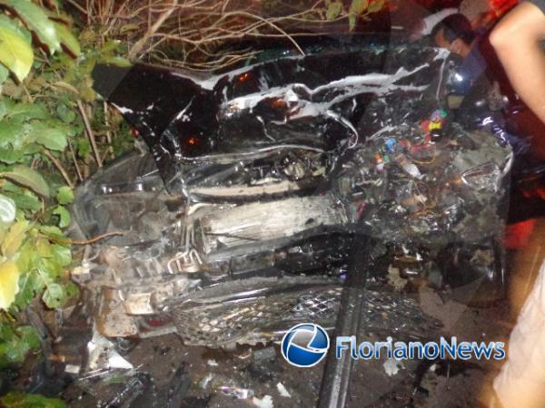 Colis&atilde;o frontal entre carros deixa tr&ecirc;s pessoas feridas na PI-140(Imagem:FlorianoNews)