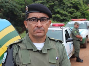 Homens atiram e roubam arma de policial dentro de hospital em Teresina