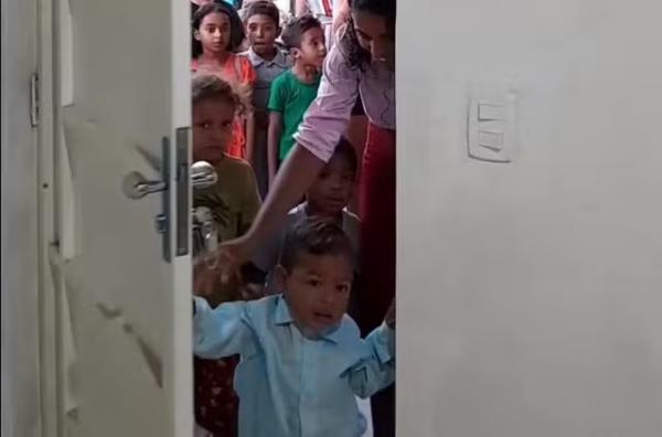 Menino de 2 anos que comemorou aniversário com bolo de areia ganha casa após campanha no Piauí