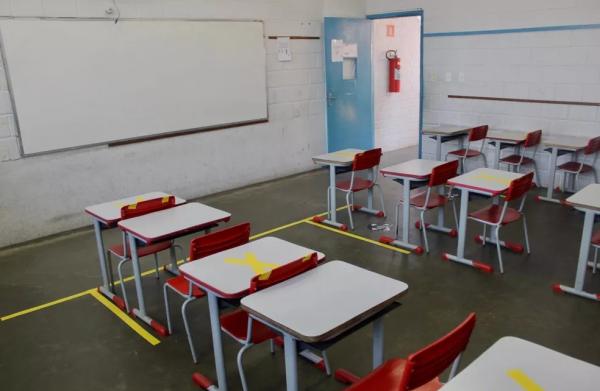 Governo autoriza corte de ponto de professores em greve no Piauí e contratação emergencial