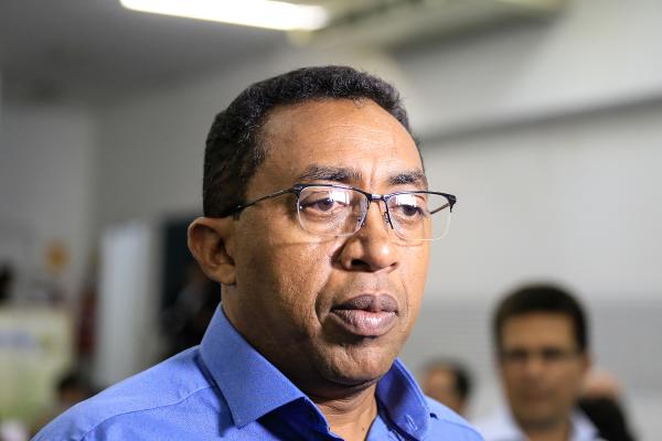Prefeito de Floriano desiste de disputar a presidência da APPM