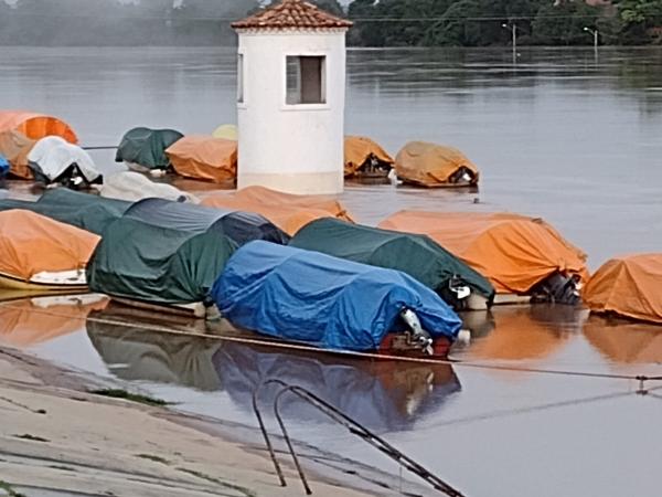 N&iacute;vel do rio baixou cerca de um metro nesta ter&ccedil;a-feira (04)(Imagem:FlorianoNews)