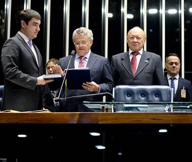 Elmano Férrer se licencia e José Amauri assume vaga no Senado