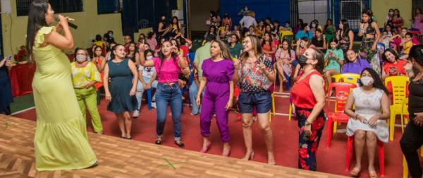 Escola Pequeno Príncipe realiza linda festa em comemoração ao Dia das Mães