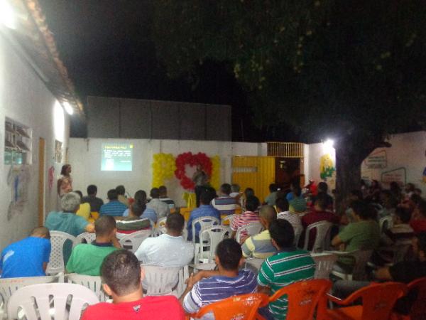  Pais s&atilde;o homenageados pela Escola Mega de Floriano.(Imagem:FlorianoNews)