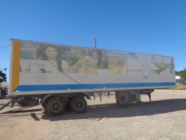 Caminh&atilde;o do Programa Qualifica Piau&iacute; chega &agrave; cidade de Floriano.(Imagem:Caminh&atilde;o do Programa Qualifica Piau&iacute; chega &agrave; cidad)