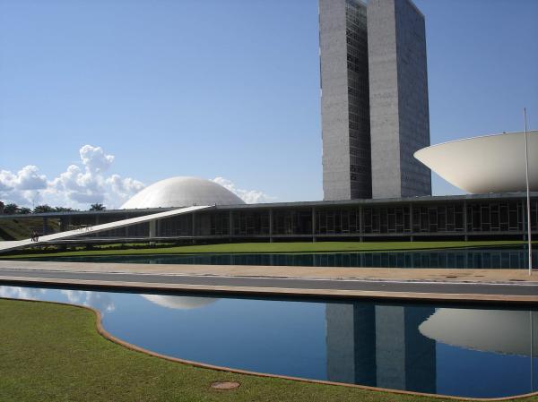 Quais são as atribuições e o que cobrar de cada político eleito?