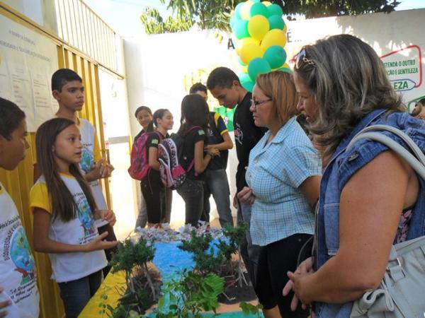 Realizada 2&ordf; Feira de Ci&ecirc;ncias da Escola Mega de Floriano.(Imagem:FlorianoNews)