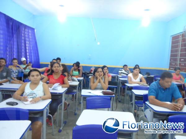 Alunos das escolas estaduais de Floriano se preparam para o Enem.(Imagem:FlorianoNews)