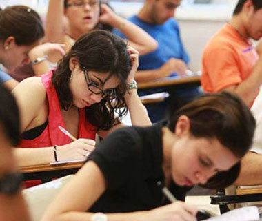 Revisão gratuita do Enem deve reunir mais de 3 mil estudantes
