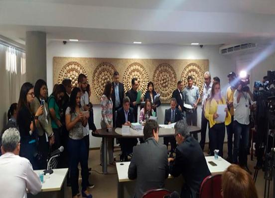 Assembleia retira PEC dos gastos de pauta após divergências com entidades sindicais