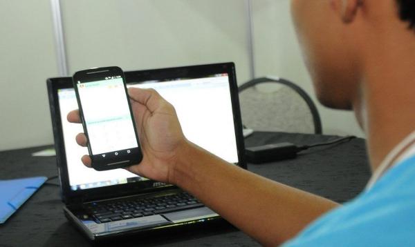 Rede pública do Distrito Federal retoma aulas em sistema online