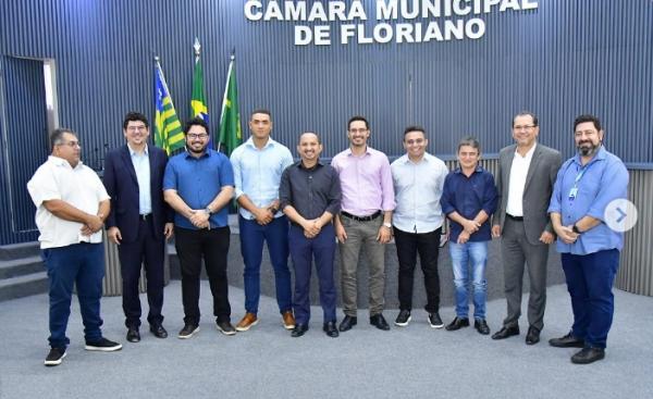 Câmara Municipal de Floriano discute plano de ação da Águas do Piauí para o município