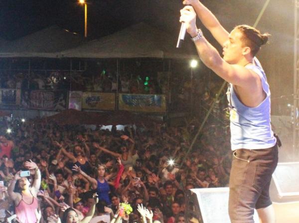 Do Faustão para o PI, Safadão fala da maratona durante carnaval: 'Sem voz'