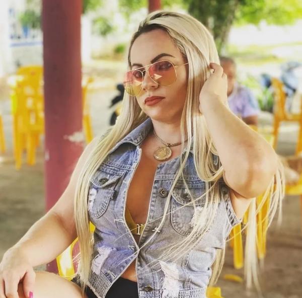 "Barbie" é presa suspeita de favorecimento de prostituição de adolescente no Litoral do Piauí