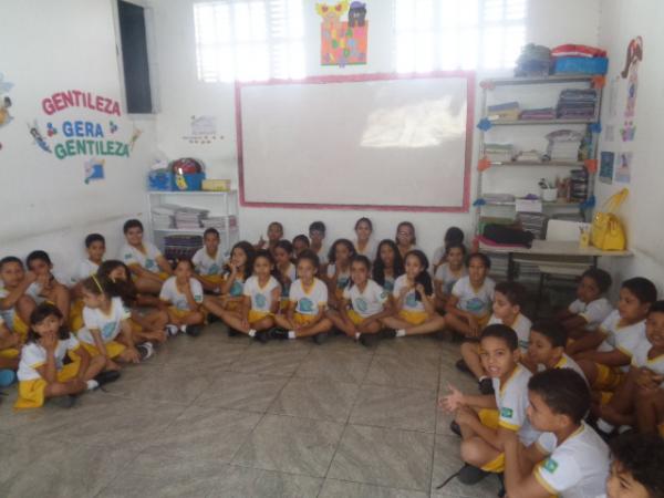 Alunos da Escola Mega participam de palestra sobre segurança no trânsito