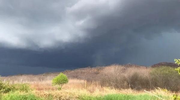Inmet emite alerta para chuvas fortes e ventos intensos no Sudoeste do Piauí