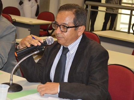 Dr. Hélio defende descentralização na Saúde