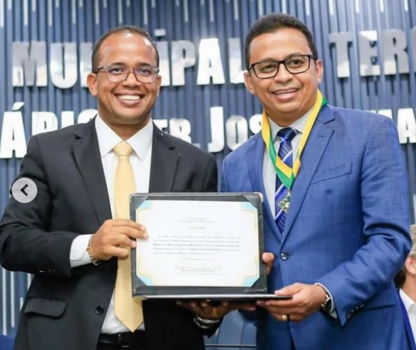Deputado Dr. Francisco Costa recebe Medalha do Mérito Legislativo da Câmara de Teresina