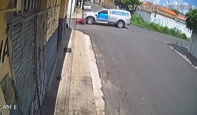 Acidente entre carro de funerária e motocicleta deixa duas mulheres feridas em Floriano