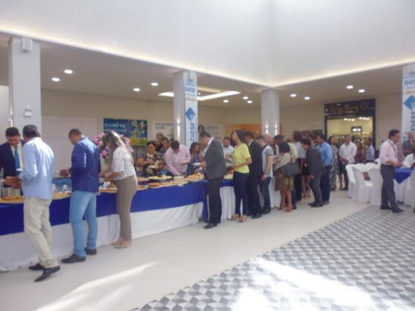 Caf&eacute; da manh&atilde; e visita &agrave;s instala&ccedil;&otilde;es marcam inaugura&ccedil;&atilde;o do Floriano Shopping.(Imagem:FlorianoNews)