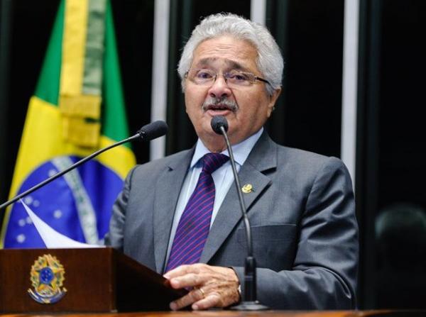 Elmano Ferrer diz que fica no PTB e fala em candidatura