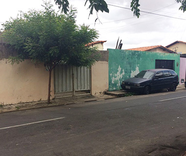 Jovem é morto a pedradas por 15 homens na zona Leste