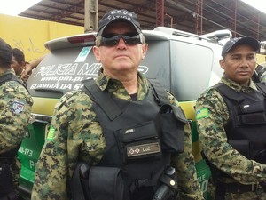Em perseguição, assaltantes batem carro e roubam moto em Teresina