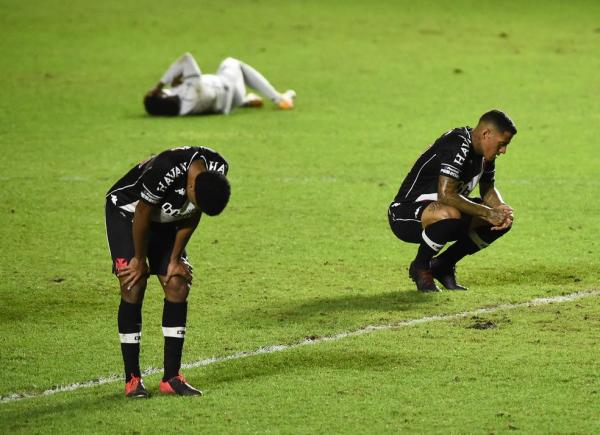 Novos casos: Castan, Miranda e Ribamar testam positivo para Covid-19 e desfalcam o Vasco